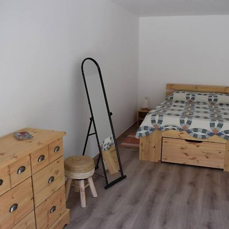 Appartement Neuf Et Independant Dans Rez-De-Villa 발로리스 외부 사진