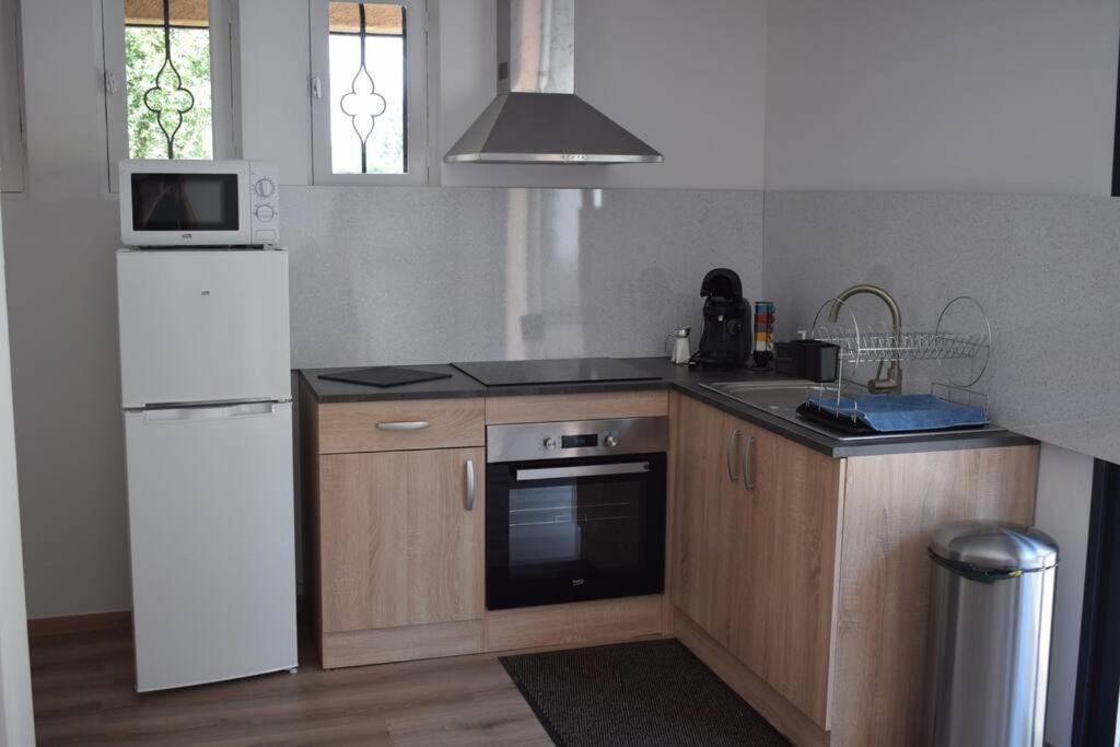 Appartement Neuf Et Independant Dans Rez-De-Villa 발로리스 외부 사진