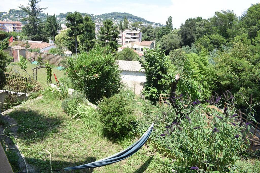 Appartement Neuf Et Independant Dans Rez-De-Villa 발로리스 외부 사진